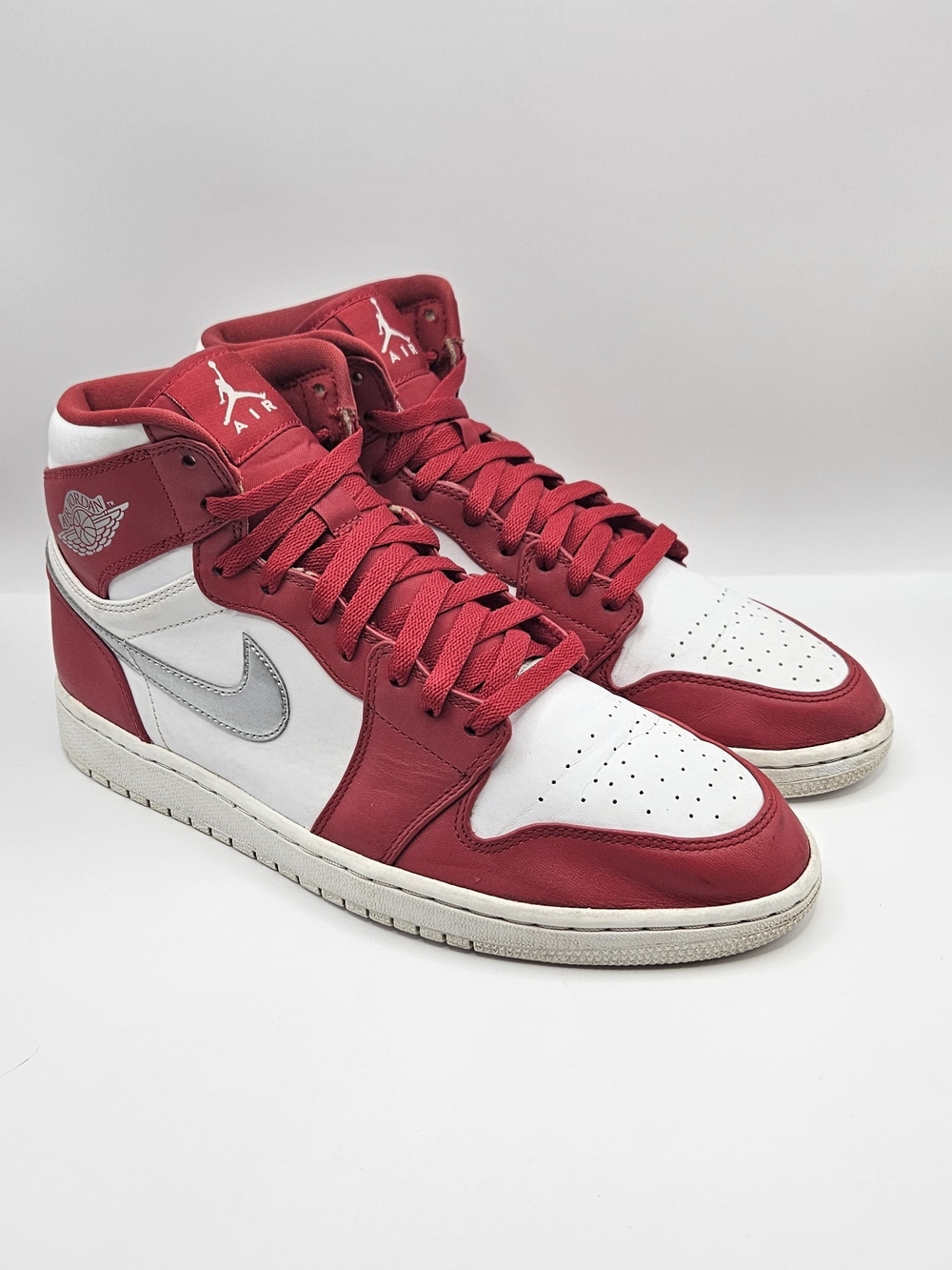 Jordan 1 Retro Silver Medal Size 10.5